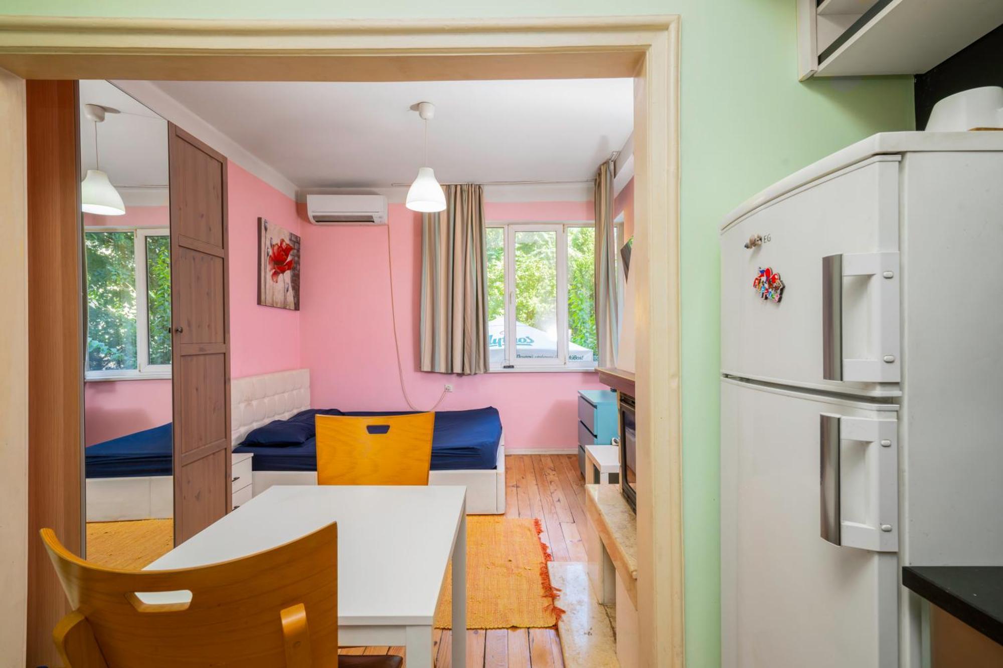 Sofia'S 1Bd Colourful Getaway Near Ndk Apartment Exterior photo